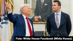 Charlie Kirk, fundador de la organización conservadora Turning Point USA, junto al presidente de EEUU, Donald Trump.